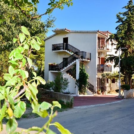 Apartmani Irena Ciovo โตรกีร์ ภายนอก รูปภาพ