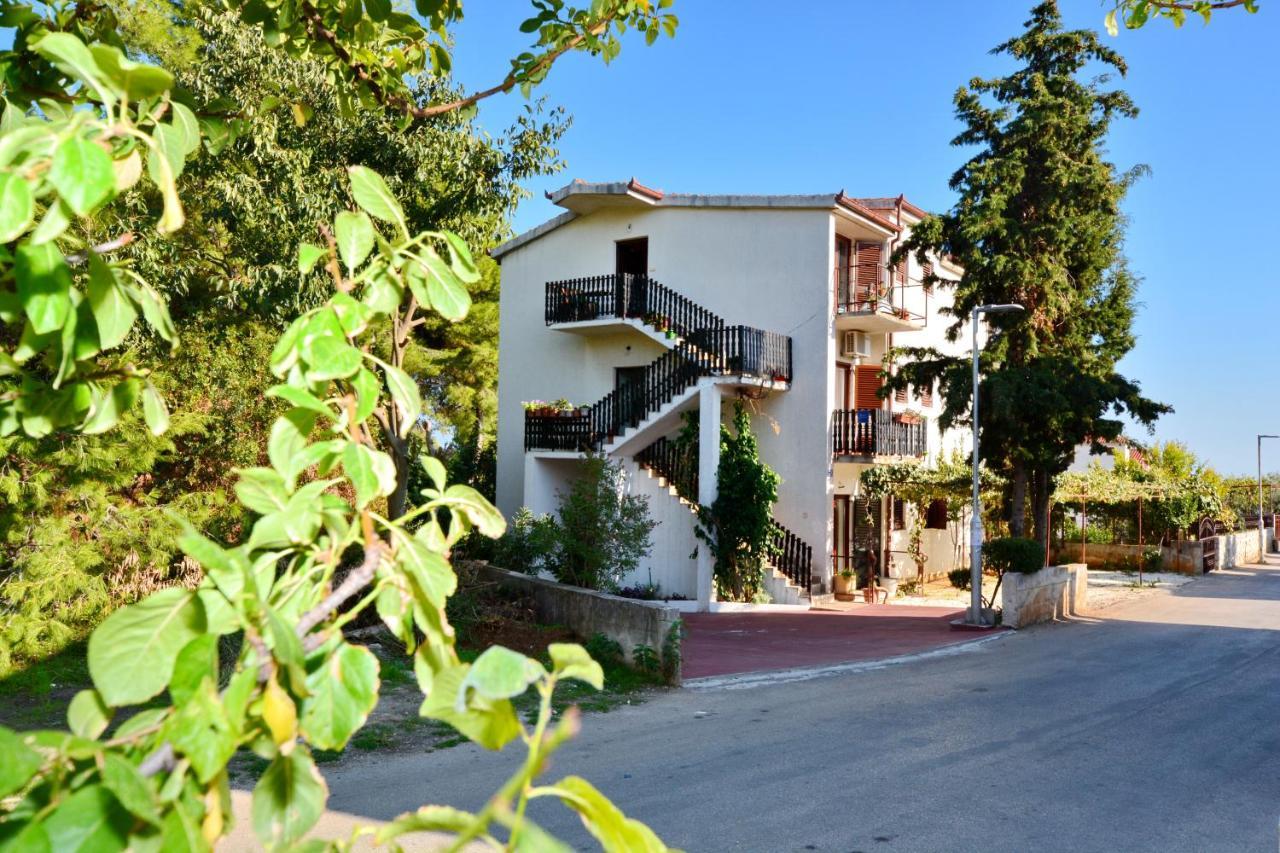 Apartmani Irena Ciovo โตรกีร์ ภายนอก รูปภาพ